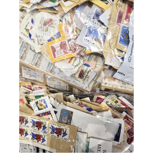 World Stamps Mixture Bulk On Paper 500g